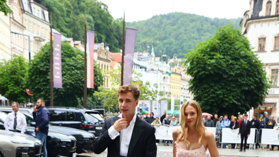 FOTO: Oskar Hes po boku své přítelkyně.