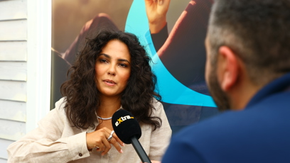 FOTO: Alžběta Ferencová alias Zea na karlovarském festivalu nepromluvila jenom o svém novém singlu, ale také partnerovi Paulie Garandovi.