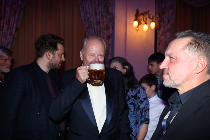 FOTO: Stellan Skarsgård a jeho pivo nikdo nezapomene. – stránka 3