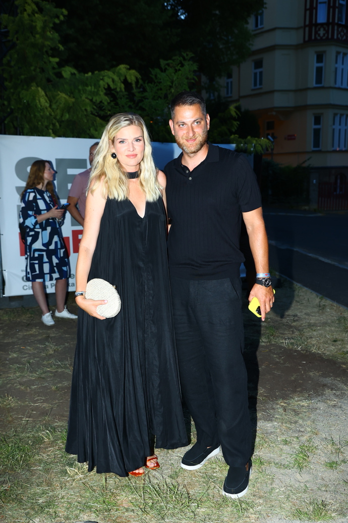FOTO: Nikol Leitgeb s manželem na BigBoard party ve Varech. – stránka 2