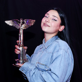 Za skladbu Space získala Pam Rabbit Cenu Anděl. 