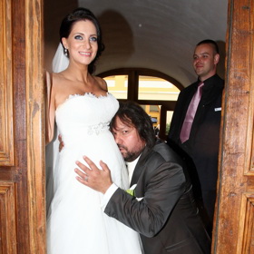 Na svatbě v roce 2013 byla nevěsta Andrea těhotná.