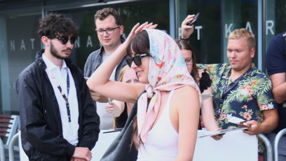 FOTO: Dakota Johnson už je ve Varech.