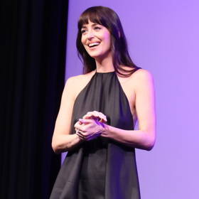 Okouzlující Dakota Johnson, která v sobotu uvedla ve Varech romantickou komedii Splitsville, je nejmladší pokračovatelkou slavného hereckého rodu.