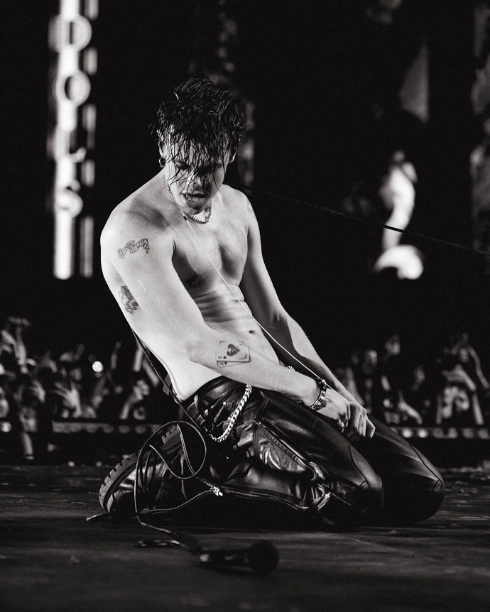 FOTO: Mluví se, že by Yungblud mohl nahradit Ozzyho. – stránka 11