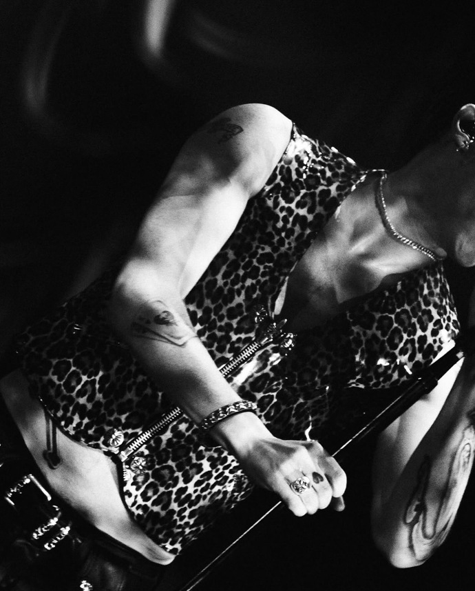FOTO: Yungblud na koncertu v Anglii. – stránka 9