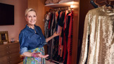 Helena Vondráčková nás pustila do šatníku: Uchovává v něm stoletý klobouk po mamince i opulentní sbírku bot