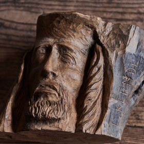 Toto je první řezbářská práce Ladi Kerndla.