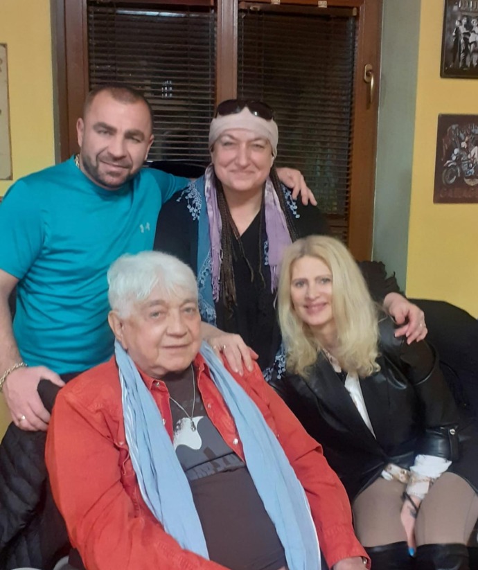 FOTO: Jiří Krampol se svou milovanou Evou Svobodovou. – stránka 14