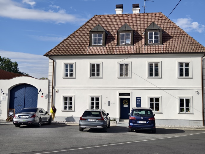 FOTO: Restaurace Kafe u Žlabu. – stránka 53