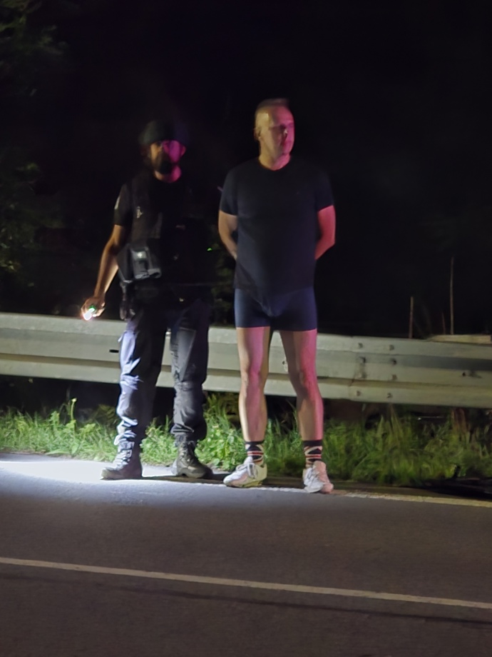 FOTO: Policisté na místě zadrželi Ivana Smetanu. – stránka 17