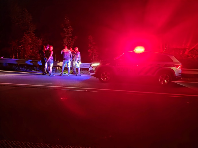 FOTO: Policisté dorazili na místo krátce před půlnocí. – stránka 13