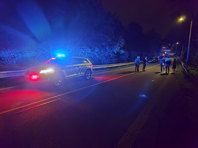 FOTO: Incident přilákal pozornost místních obyvatel. – stránka 1