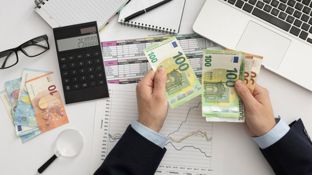 Nábytek, spotřebiče, běžné výdaje. Stoupá zájem o nebankovní půjčky. Co za tím stojí?