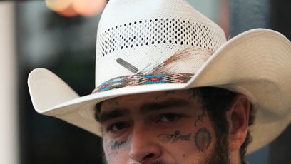 FOTO: Post Malone přešel z hip hopu ke country