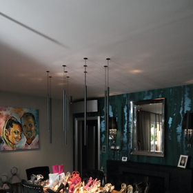 Krásné střevíčky Lenka vyskládala na stůl v obývacím pokoji a pustili jsme se do představování největších skvostů jejího botníku.