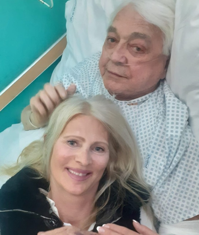 FOTO: Eva s Jirkou v nemocnici. – stránka 33