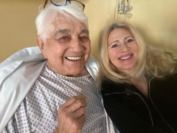 FOTO: Jiří Krampol po boku Evy vypadal spokojeně. – stránka 144