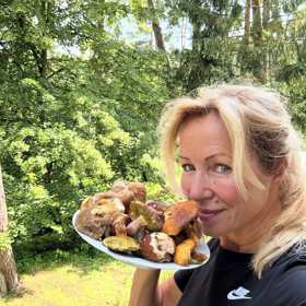 Na houby vyrazila Brožová už v první polovině prázdnin - a z lesa neodcházela s prázdnou. 