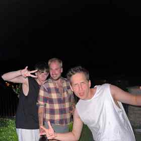 Všichni synové Šárky Rezkové už jsou dospělí muži.