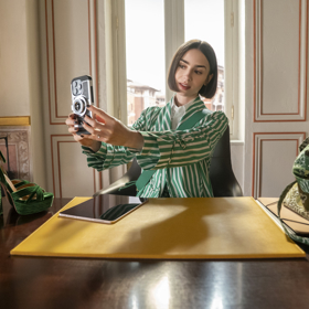 Emily se v nové sérii nebojí ani proužků a vrstvení.