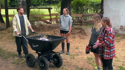 FOTO: Vilda Šír přivezl dárek.