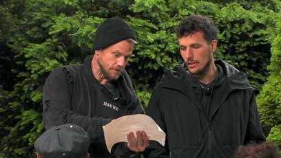 FOTO: Adam Raiter dostává na farmě nejmenší příděl jídla.