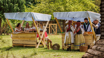 FOTO: Účastníky čekal jarmark.