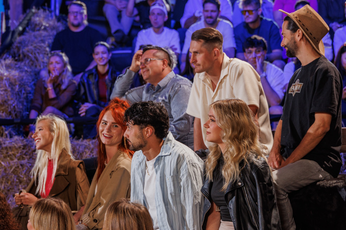 FOTO: Na finále nemohli chybět bývalí soutěžící. – stránka 34