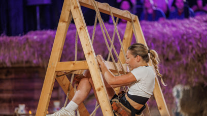 FOTO: Třetí úkol, prolézačku se zamotaným lanem, po zaváhání Adama v samotném závěru ovládla opět Veve.