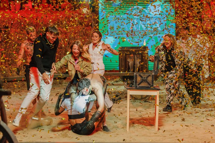 FOTO: Show Farma Česko zná svou vítězku. V dramatickém finále se jí stala Veronika „Veve“ Přikrylová. – stránka 21