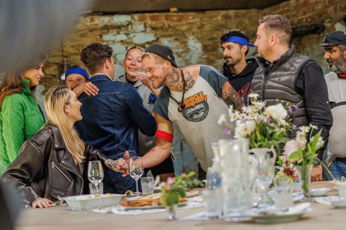 FOTO: Hosté se seznamovali. – stránka 128