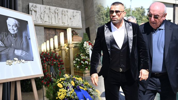FOTO: Poslední rozloučení s Krampolem. – stránka 97