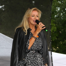 Kateřina Brožová má zvířecí vzory ráda a umí to s nimi. Mezi její nejoblíbenější patří leopardí klasika, kterou kombinuje třeba s kůží.