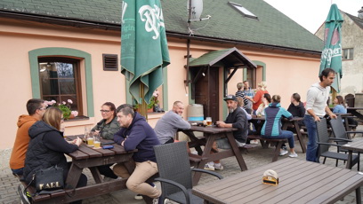 FOTO: Plná zahrádka.