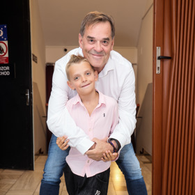 Nejmladší syn Miroslava Etzlera Samuel půjde v září do první třídy. 