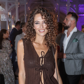 Ve zbývajících teplých dnech naopak můžete sáhnout i po háčkovaném kompletu jako Andrea Bezděková.