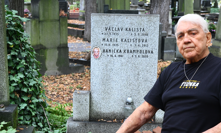 Jiří Krampol spočine v hrobu vedle manželky Hanky.