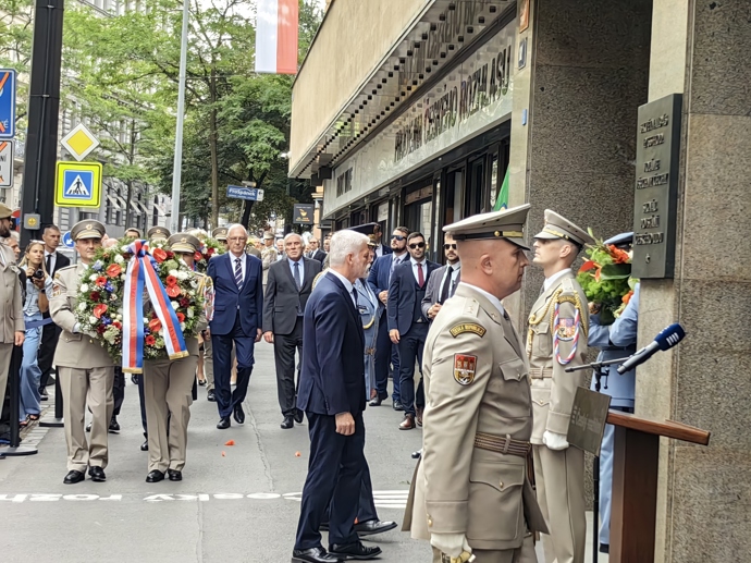 FOTO: Petr Pavel přišel na vzpomínkovou akci. – stránka 10