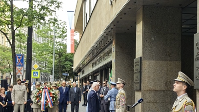 FOTO: Uctění hrdinství pracovníků rozhlasu.