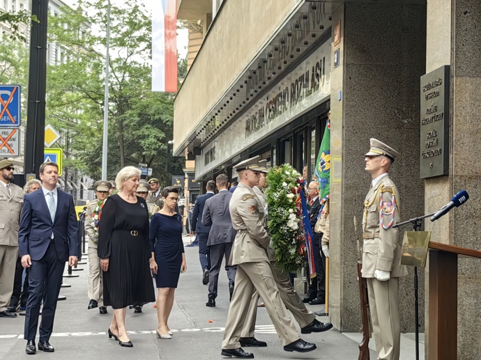 FOTO: Uctění obětí 21. srpna. – stránka 15