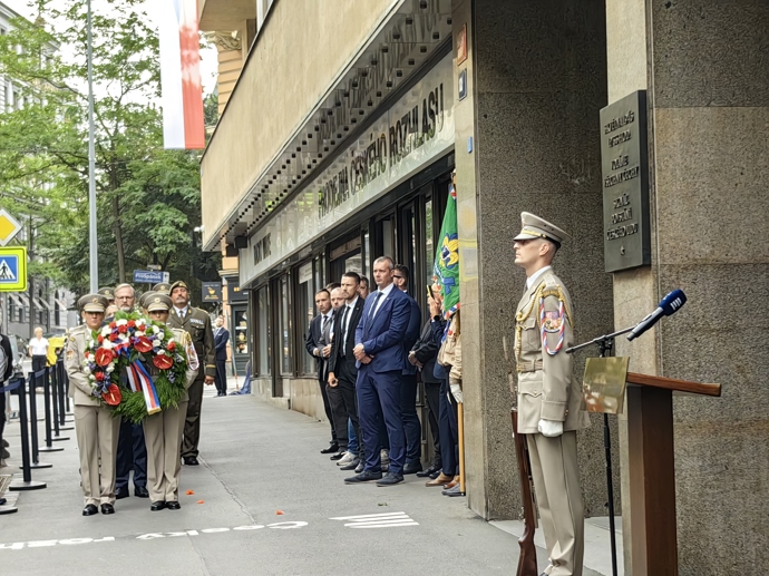 FOTO: Vzpominková akce. – stránka 18