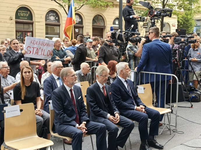 FOTO: Nejvyšší ústavní čnitelé. – stránka 23