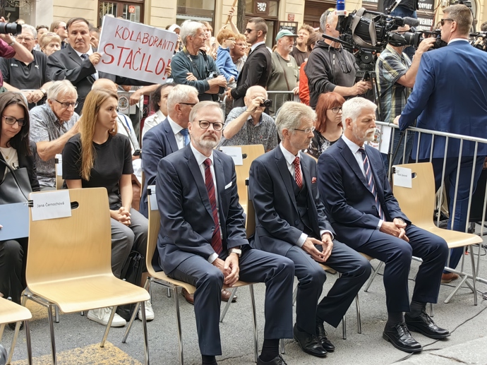 FOTO: Nejvyšší ústavní činitelé. – stránka 27