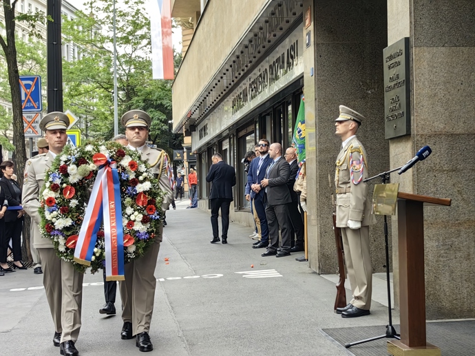 FOTO: Hradní stráž enchyběla. – stránka 28