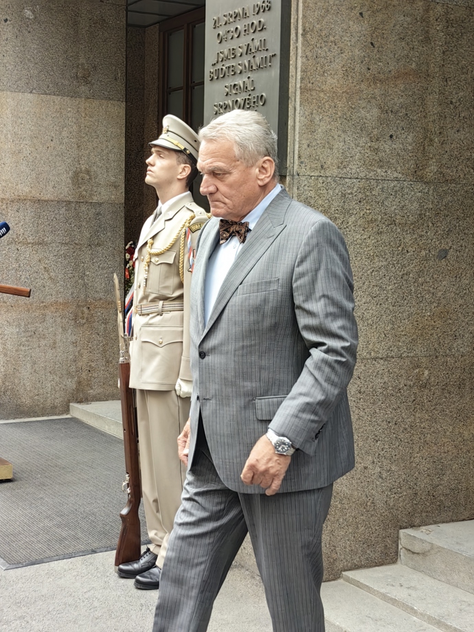 FOTO: Bohuslav Svoboda u rozhlasu. – stránka 40