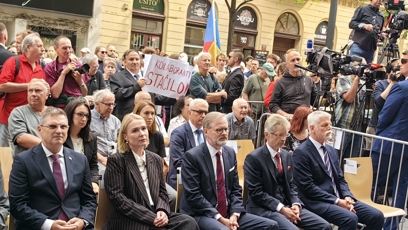 FOTO: Nejvyšší političtí představitelé nechyběli.