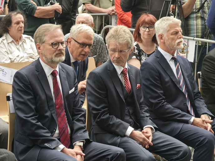 FOTO: Nejvyšší ústavní činitelé. – stránka 1