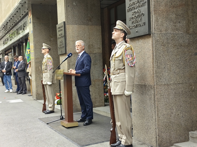 FOTO: Prezident Petr Pavel. – stránka 4