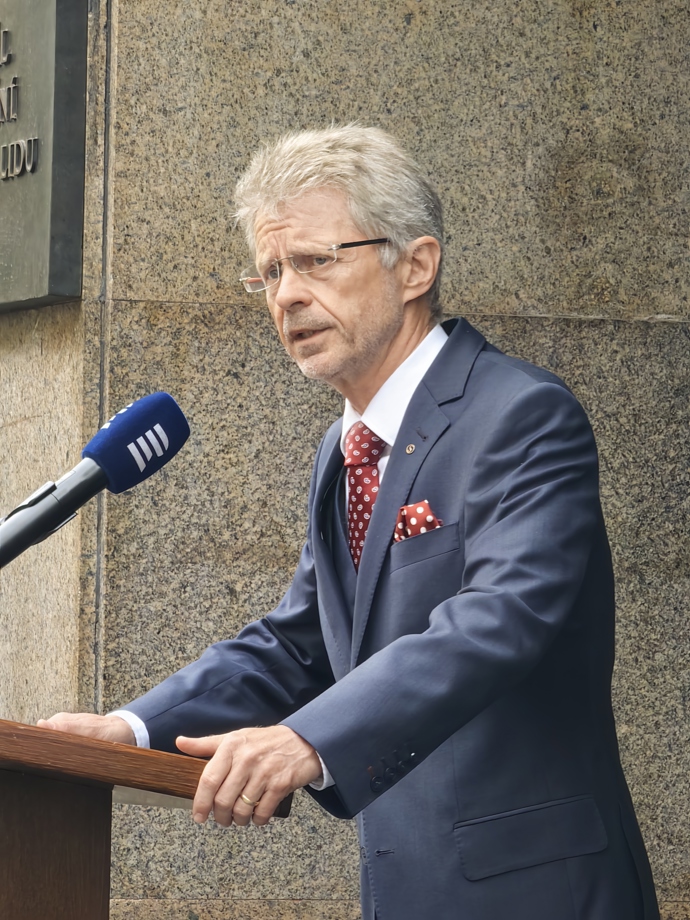 FOTO: Miloš Vystrčil měl projev. – stránka 1